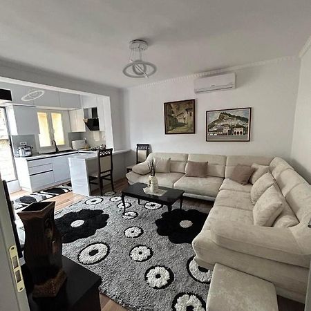 Flat In Berat'S Center Apartamento Exterior foto