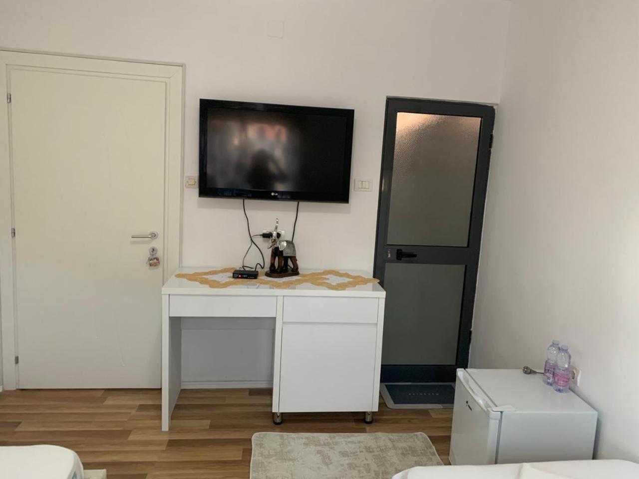 Flat In Berat'S Center Apartamento Exterior foto