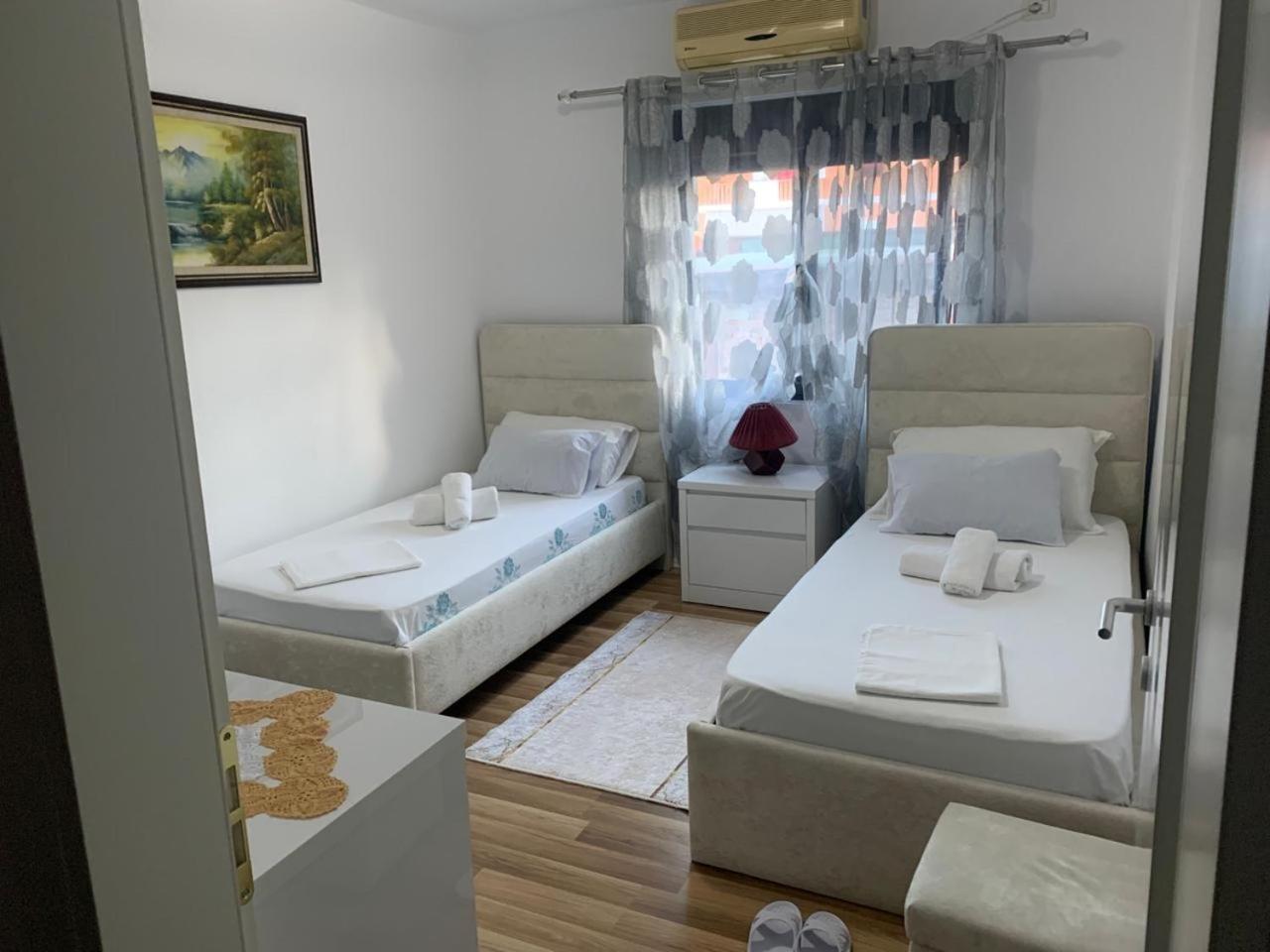 Flat In Berat'S Center Apartamento Exterior foto