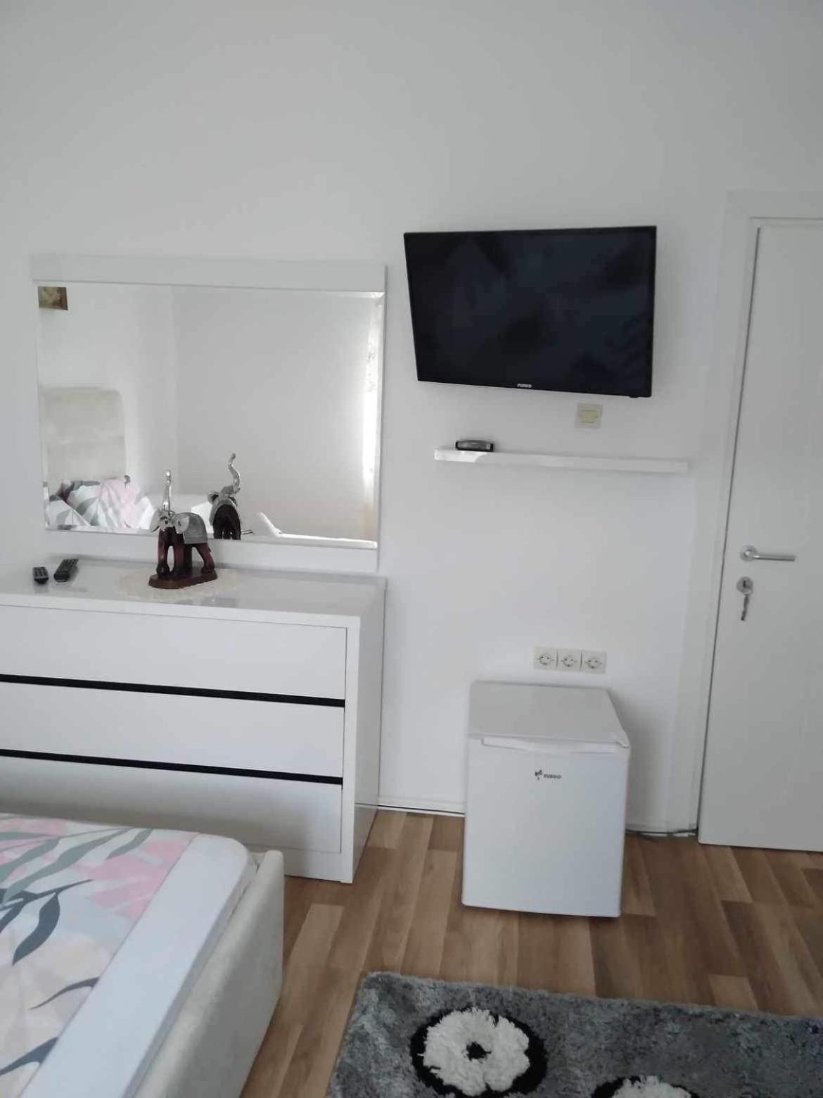 Flat In Berat'S Center Apartamento Exterior foto