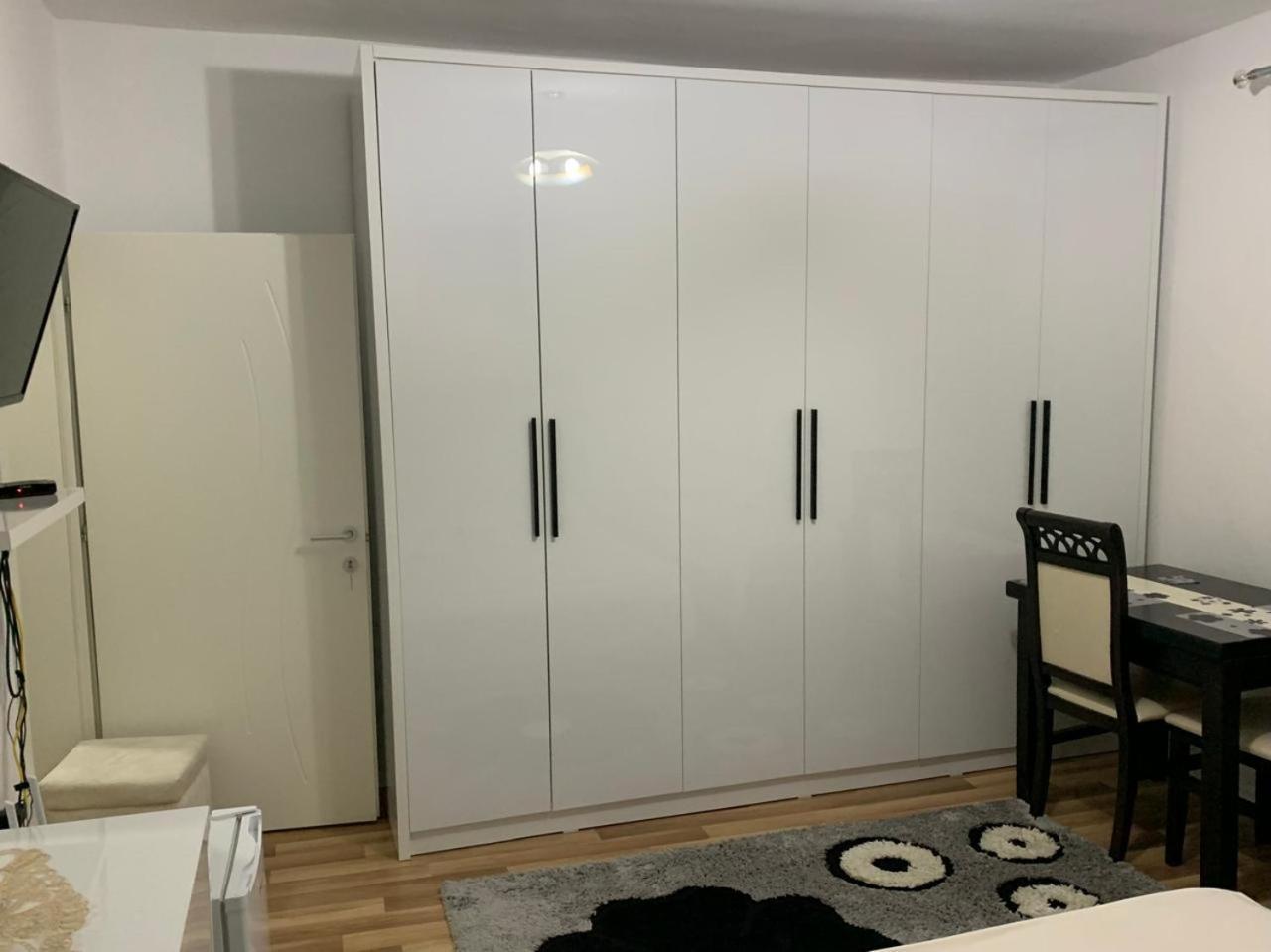 Flat In Berat'S Center Apartamento Exterior foto