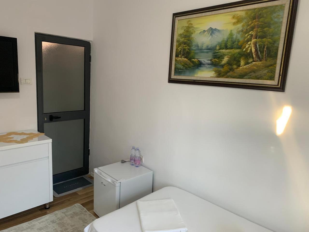 Flat In Berat'S Center Apartamento Exterior foto
