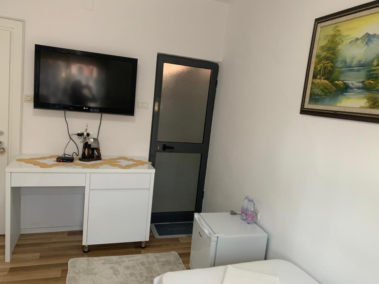 Flat In Berat'S Center Apartamento Exterior foto