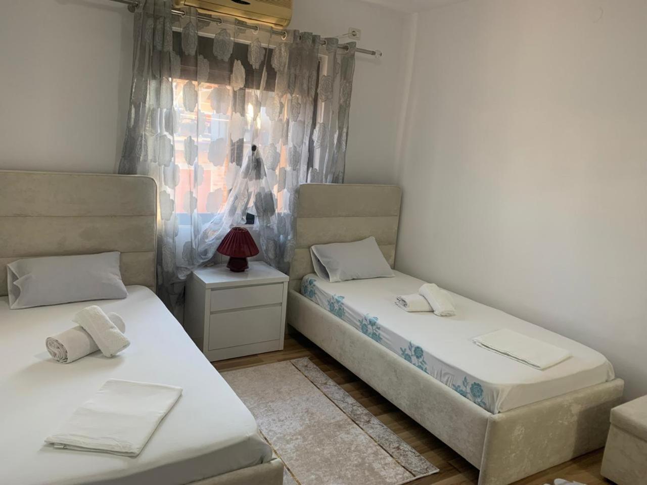 Flat In Berat'S Center Apartamento Exterior foto