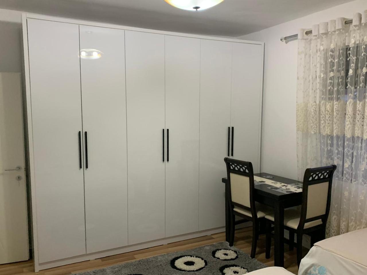 Flat In Berat'S Center Apartamento Exterior foto