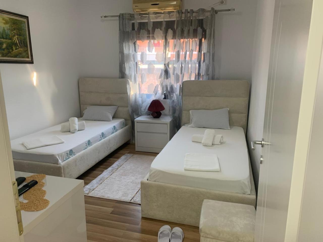 Flat In Berat'S Center Apartamento Exterior foto