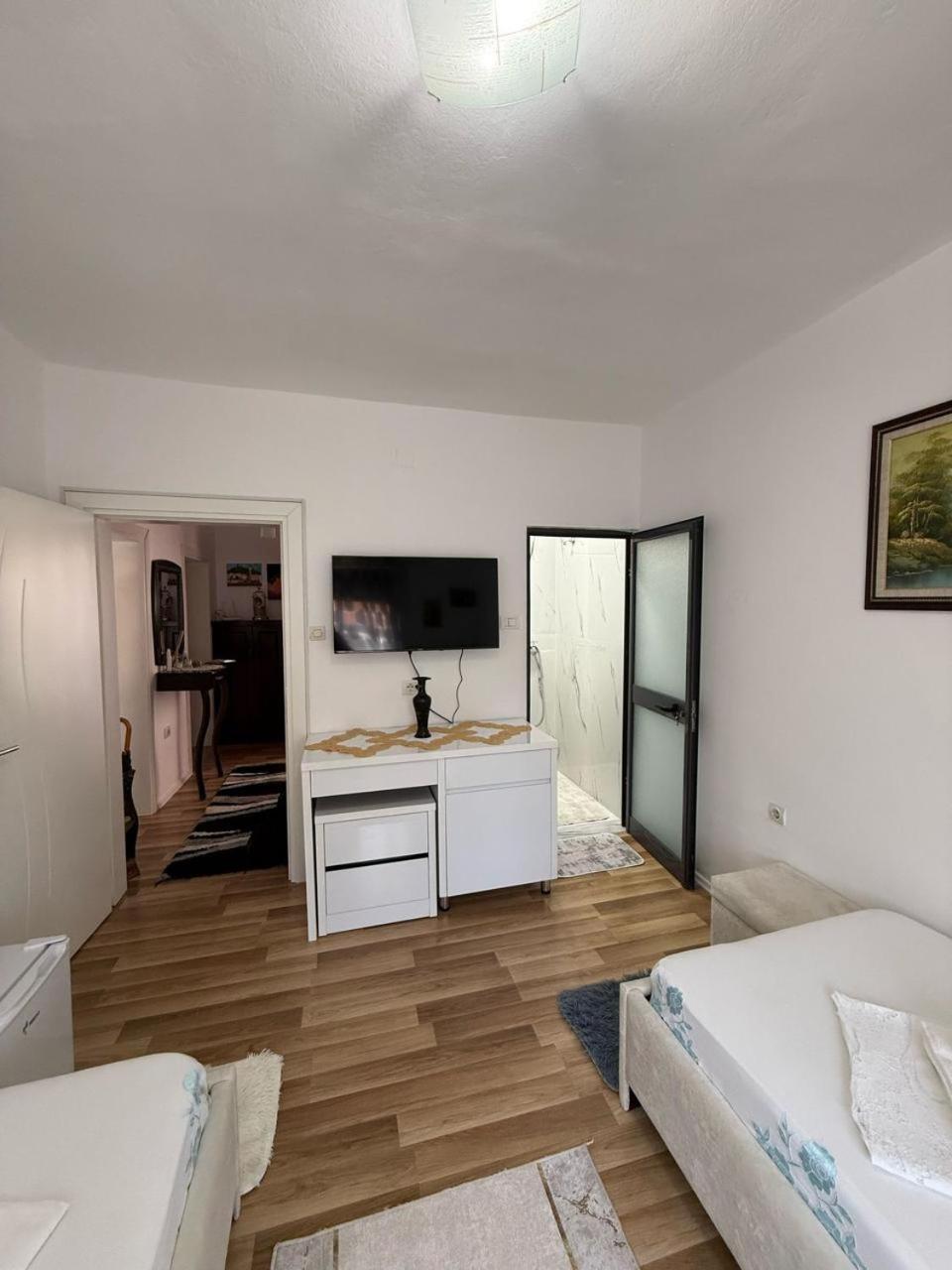 Flat In Berat'S Center Apartamento Exterior foto