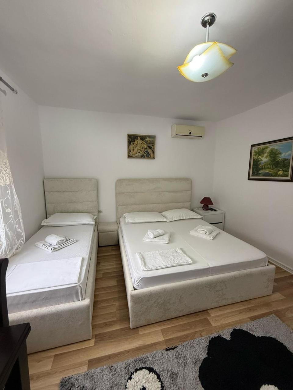 Flat In Berat'S Center Apartamento Exterior foto