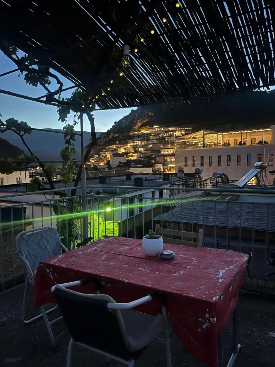Flat In Berat'S Center Apartamento Exterior foto