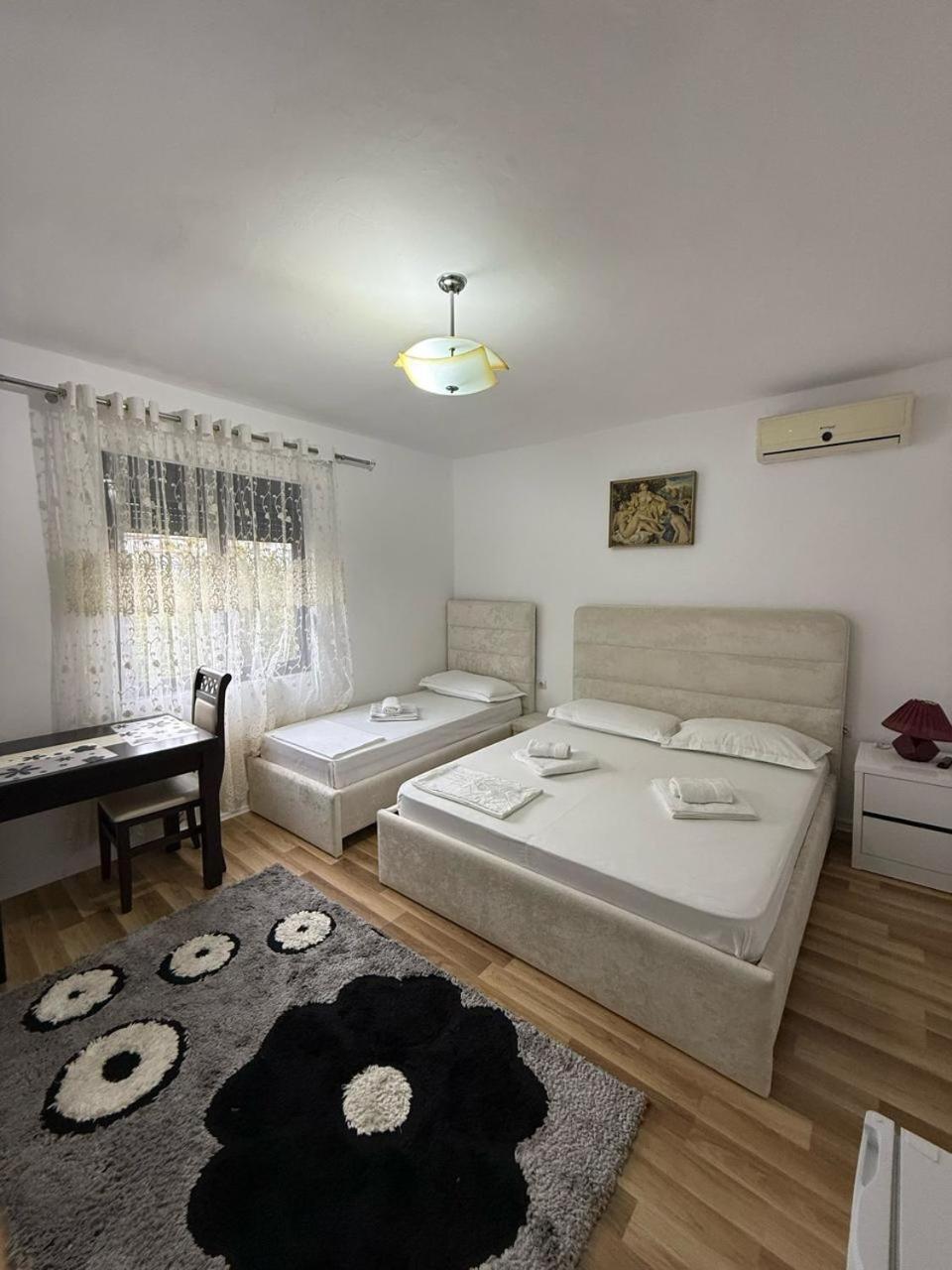 Flat In Berat'S Center Apartamento Exterior foto