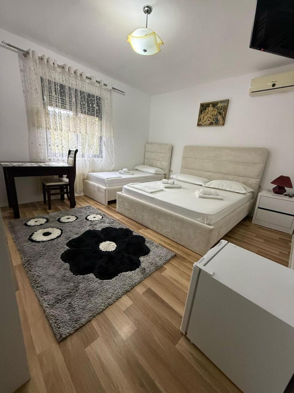 Flat In Berat'S Center Apartamento Exterior foto